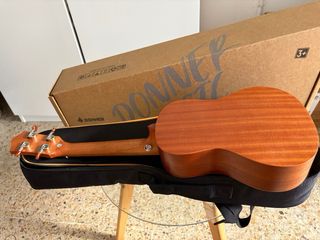 Ukelele Donner con funda