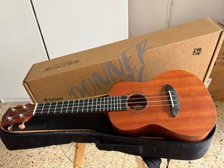 Ukelele Donner con funda