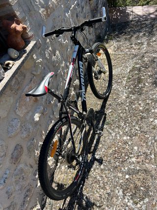 Bicicleta Mérida Matts 40 MTB Roja y Negra