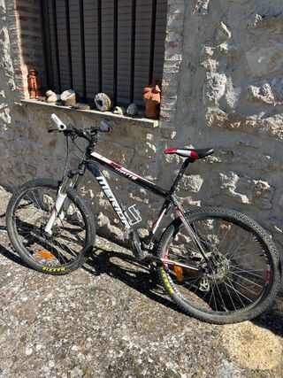 Bicicleta Mérida Matts 40 MTB Roja y Negra