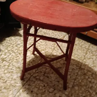 Mesa vintage redonda madera y polipiel en Rojo