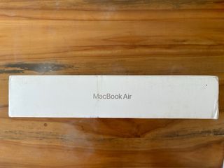 Caja y cargador MacBook Air