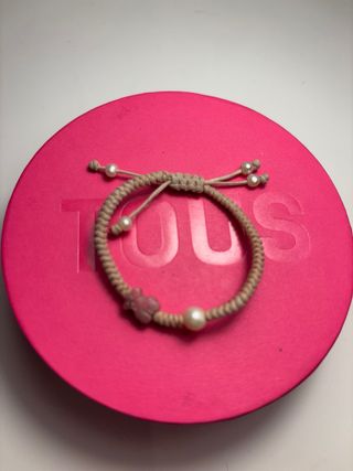 Pulsera Tous perla osito cuerda fina , ajustable