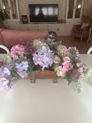 Centro de flores decorativo