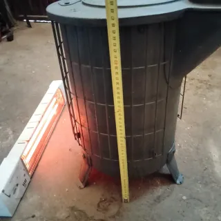 Estufa de leña metálica