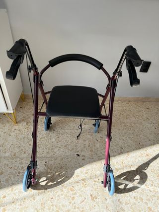 Andador 4 ruedas con frenos
