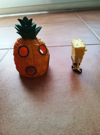 Figura Bob Esponja y Casa Piña