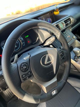 Lexus IS300H