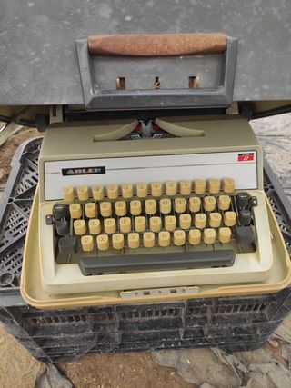 Máquina de escribir ADLER Gabriele 25