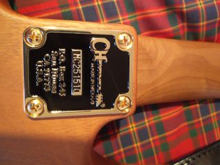 Bajo Charvel Precision