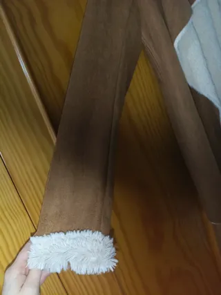 Abrigo marrón de pelo sintético