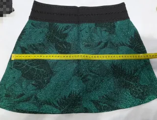 Falda verde brillante con estampado
