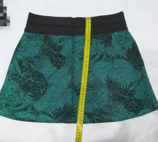 Falda verde brillante con estampado