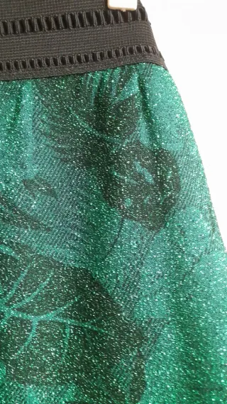 Falda verde brillante con estampado