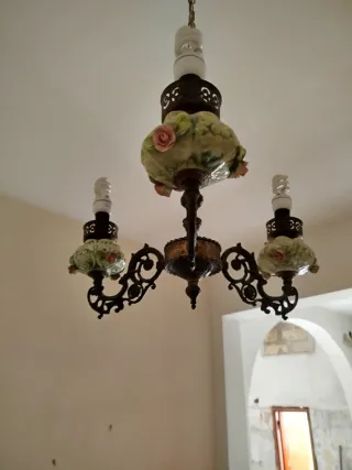 Lampadario in ceramica e metallo
