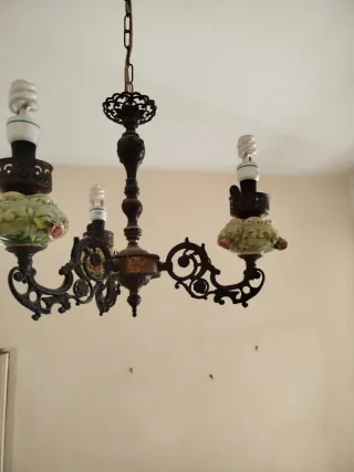 Lampadario in ceramica e metallo