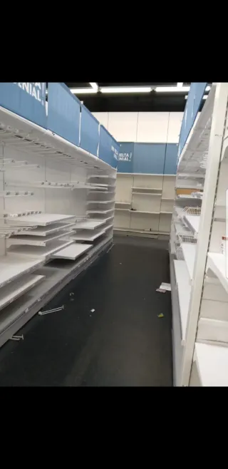 Estantería metálica y plástica