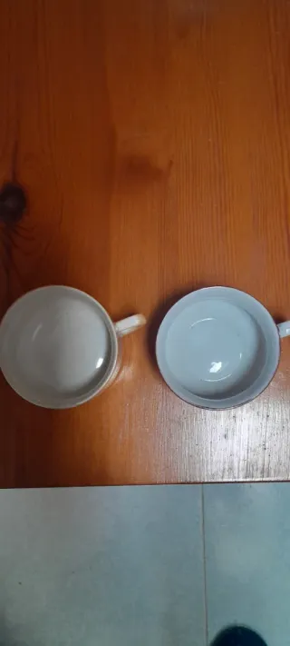 Vecchie tazze di porcellana decorate