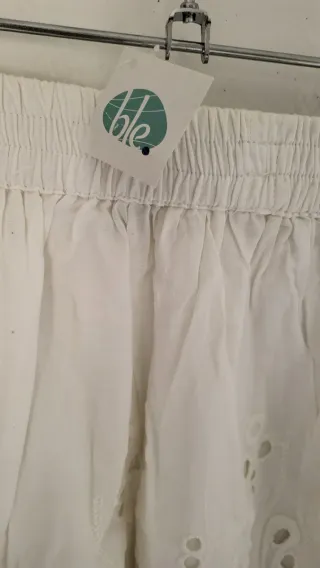 Falda Ibicenca Blanca Talla L, pero es mas una M/S