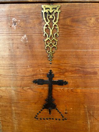 Baúl antiguo de madera maciza herrajes originales