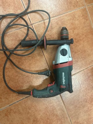 Taladro percutor Metabo con maletín