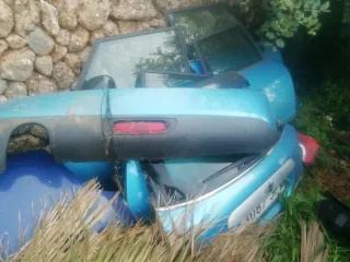 Parachoques trasero y puertas de coche