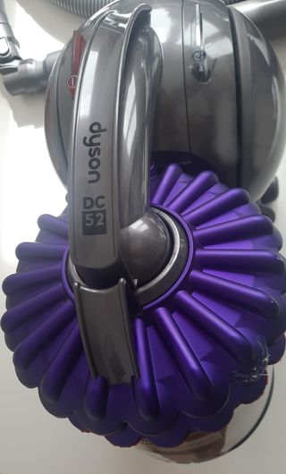 Aspirador Dyson DC52 Cinetic Allergy Musclehead Pa