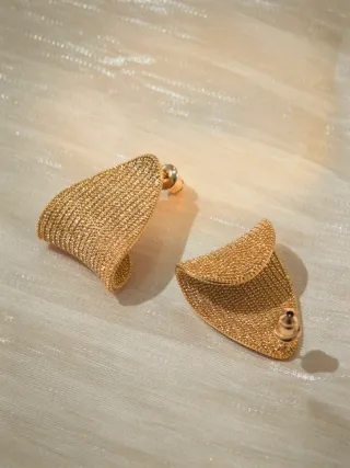 Orecchini a ventaglio texture metallica brillante