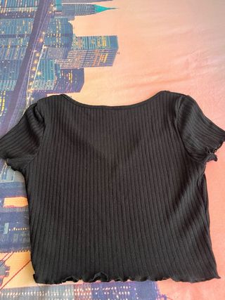 Top negro escote pico SHEIN