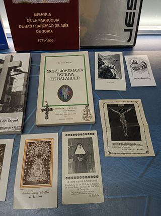 5 LIBROS ECLESIÁSTICOS, RELIGIÓN CATÓLICA, + postales y dvd