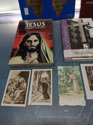 5 LIBROS ECLESIÁSTICOS, RELIGIÓN CATÓLICA, + postales y dvd
