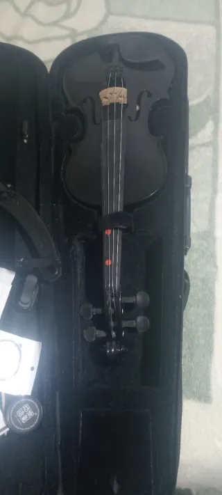 Violín con pegatinas para aprendizaje
