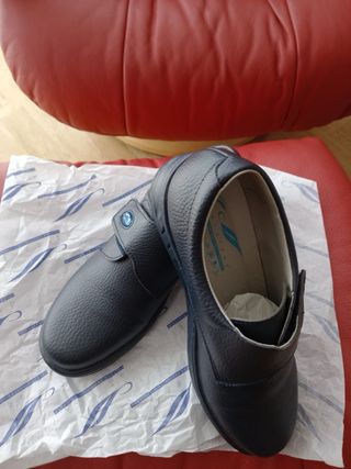 Zapatos Escolares/Trabajo Talla 39