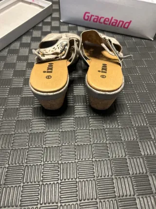 Sandalias ixoo Beige y Plateadas