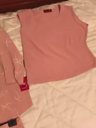 Traje rosa con estampado