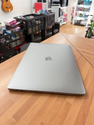 MacBook Pro 15” 2019 i7 16GB RAM 256GB SSD
