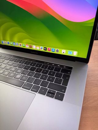 MacBook Pro 15” 2019 i7 16GB RAM 256GB SSD