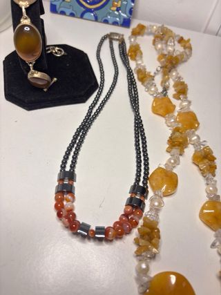 Conjunto de bisutería con piedras
