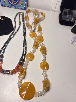 Conjunto de bisutería con piedras