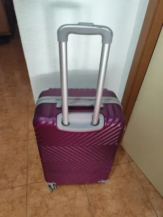 Maleta rígida Arthur morada 23kg