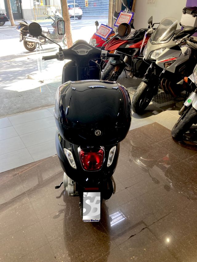 Piaggio Vespa 50 Negra Automática