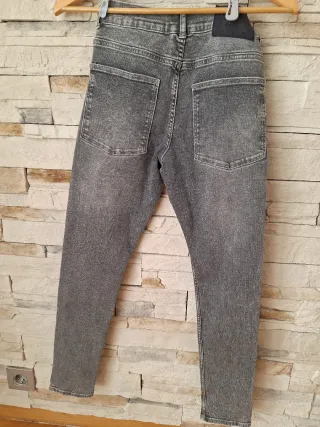 Pantalón vaquero Zara gris