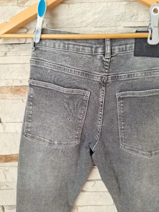 Pantalón vaquero Zara gris