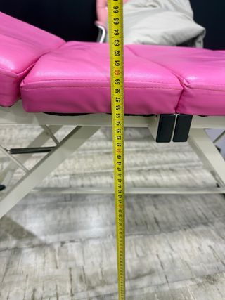 Camilla rosa  para tratamientos  de estética