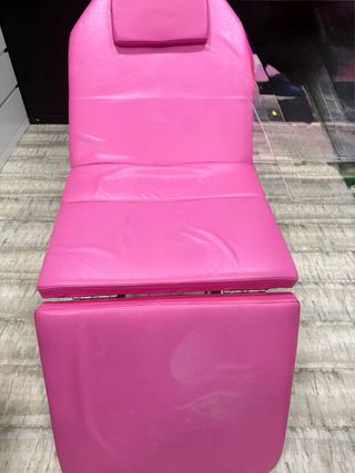 Camilla rosa  para tratamientos  de estética