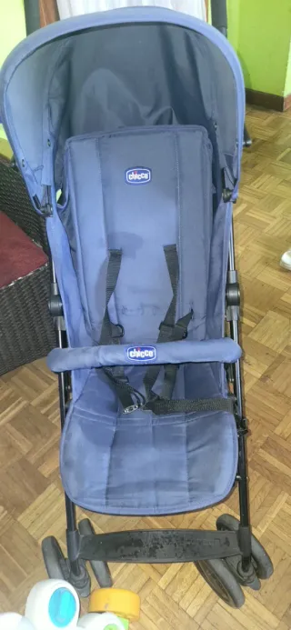 Carro Chicco y un correpasillos
