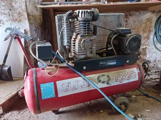 Compresor de pistón rojo