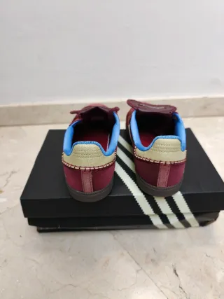 Adidas Samba con lengüeta burdeos y dorado