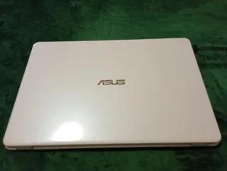 PC ASUS Bianco