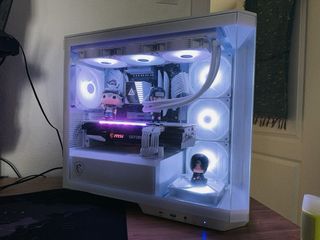 PC Gaming Blanco y Morado